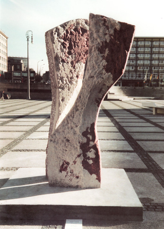 "Kennzeichen D" 1997, Beton, bearbeitet, im Besitz der Stadt Chemnitz